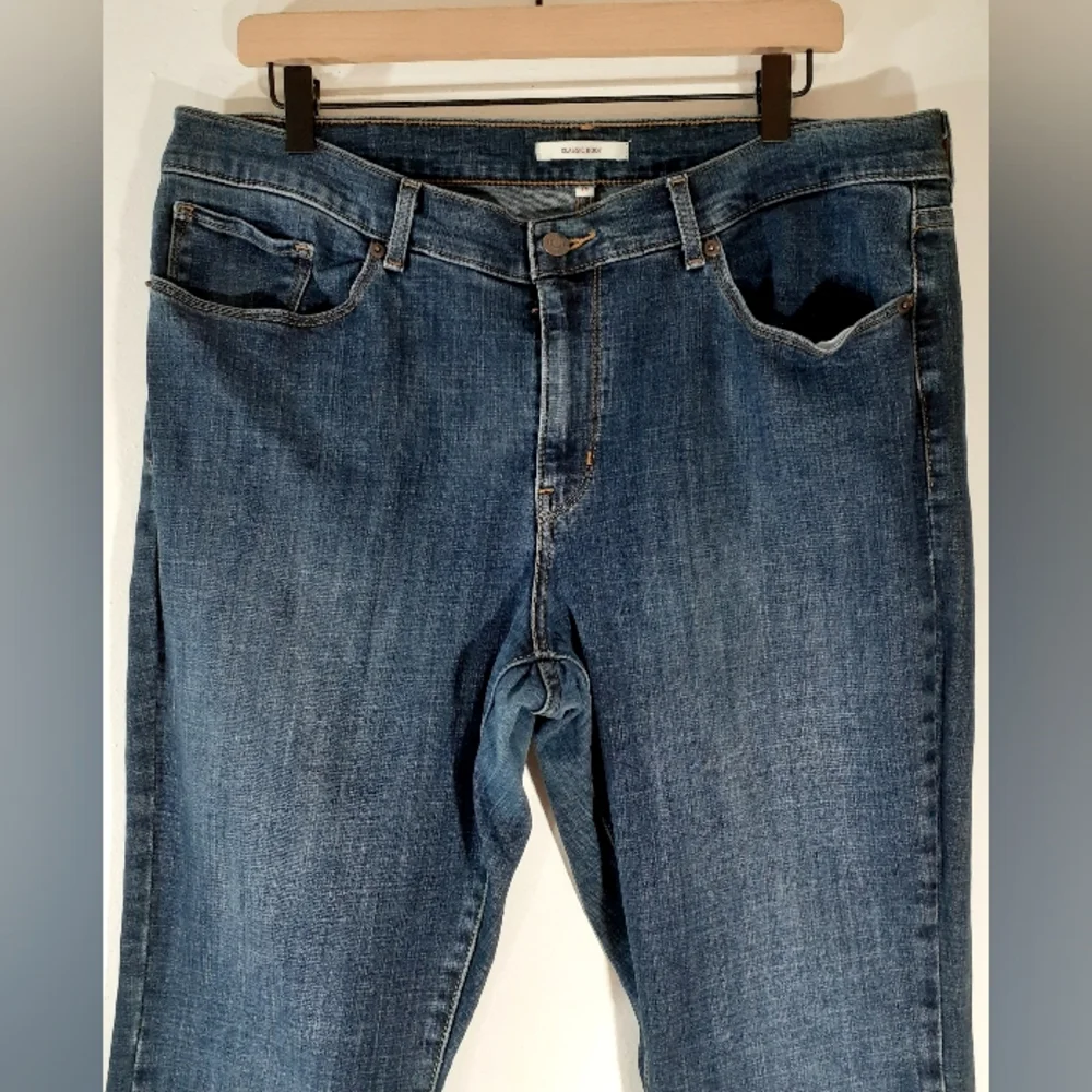 Levi Strauss & Co. Original Riveted Classic Boot blue jeans. 16S 33 x 30